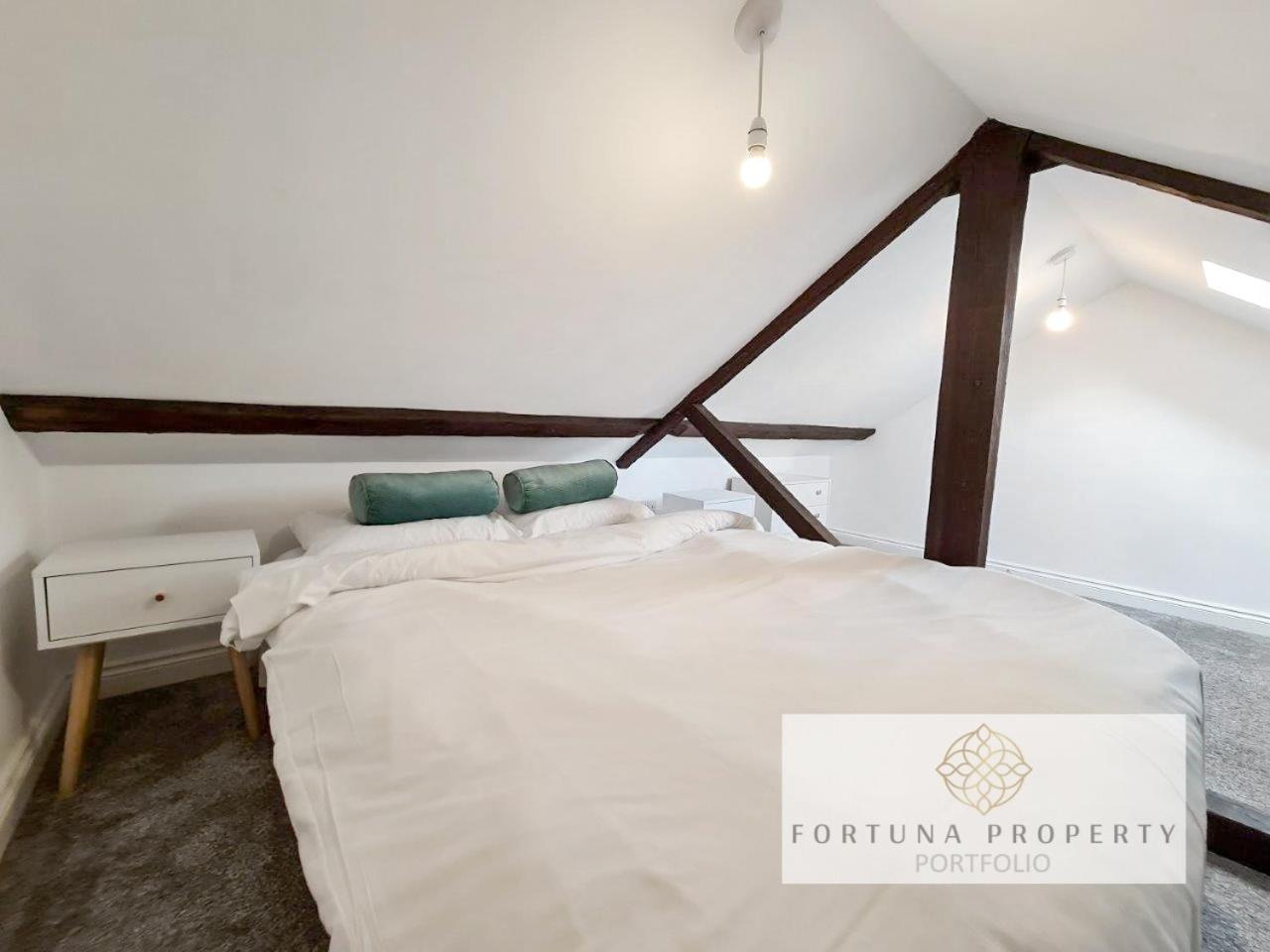 Margaret'S Loft By Fortuna Property Cheltenham Exterior foto